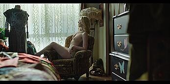 Actress - Elle Fanning: Movie - Margos Got Money Troubles